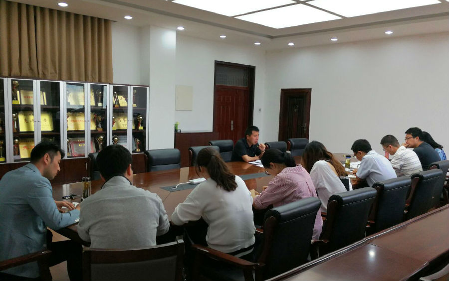 hahabet官方网站召开学期中员工工作推进会.jpg hahabet官方网站召开学期中员工工作推进会.jpg