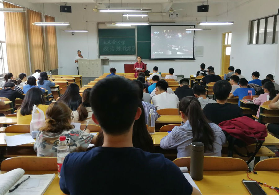 汲取真理力量 立鸿鹄志 做奋斗者——《马克思是对的》在土木学院员工中引起热烈反响-3.jpg 汲取真理力量 立鸿鹄志 做奋斗者——《马克思是对的》在土木学院员工中引起热烈反响-3.jpg